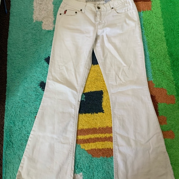 Mudd White jeans flared at the bottom - Picture 2 of 3